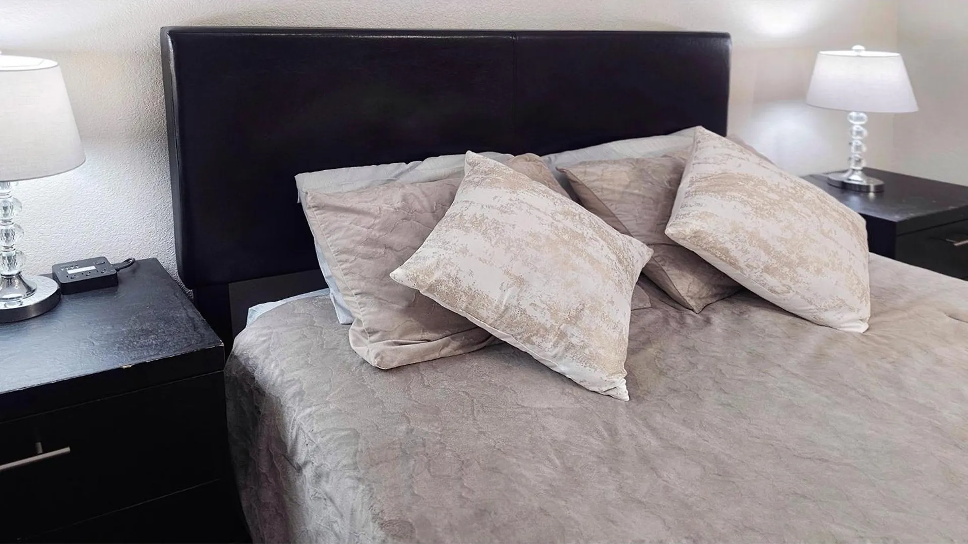 Upgraded & Stylish, Pool, Hot Tub, Walk To Strip! Apartment Las Vegas United States